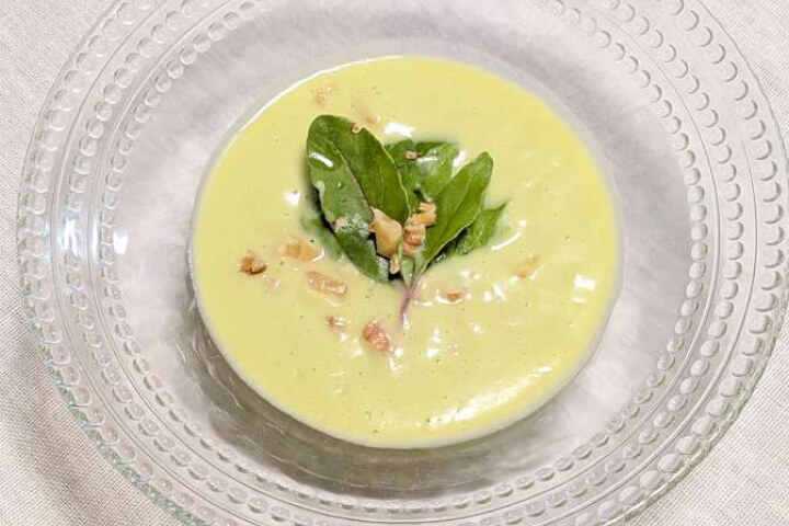 アボカドのクリーミー味噌スープ